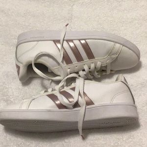 Adidas women’s size 8 white and dusty rose